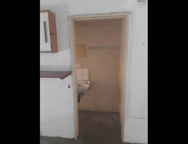 120M² WAREHOUSE TO LET IN NEW GERMANY